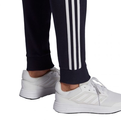 Spodnie adidas Essentials Fleece Tapered Cuff 3-Band M GK8823